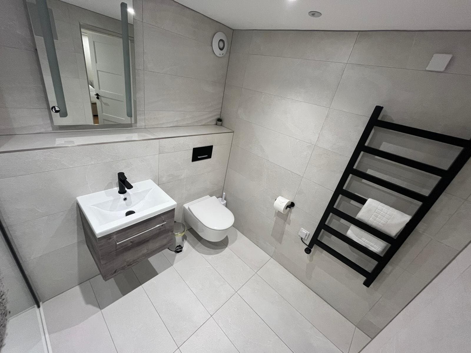 Bathrooms service images - Slide 1